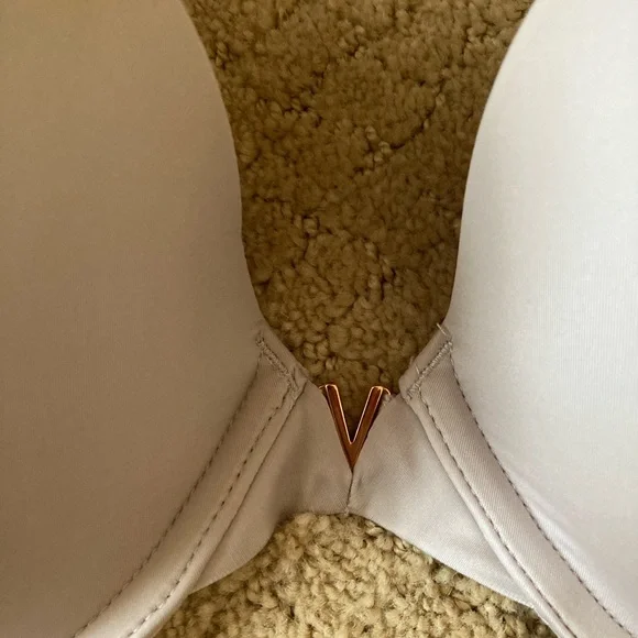 SOLD! NWOT VS push up bra, 34DD - Picture 3 of 7